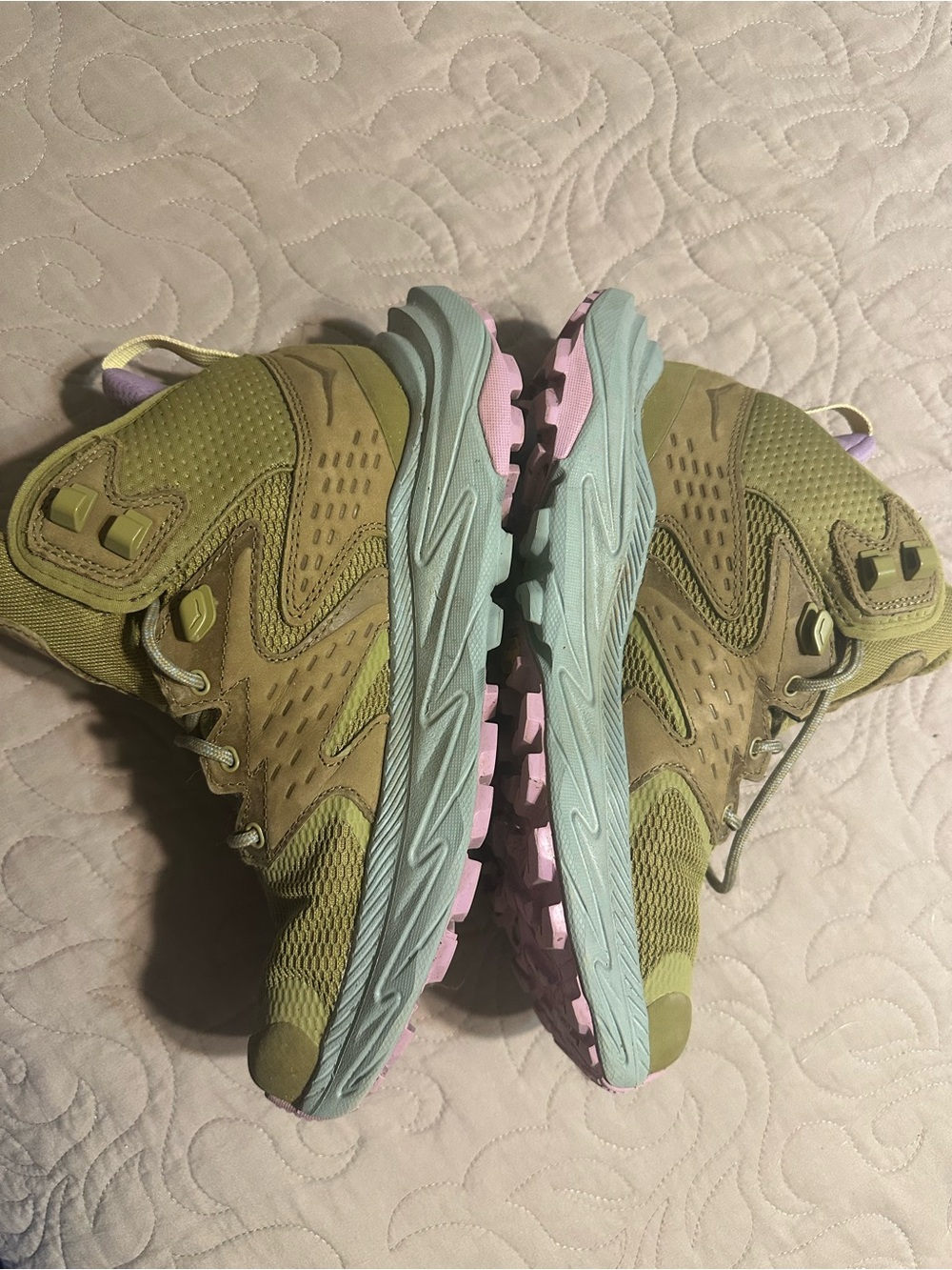 Women’s Hoka hikers. Worn once size 8